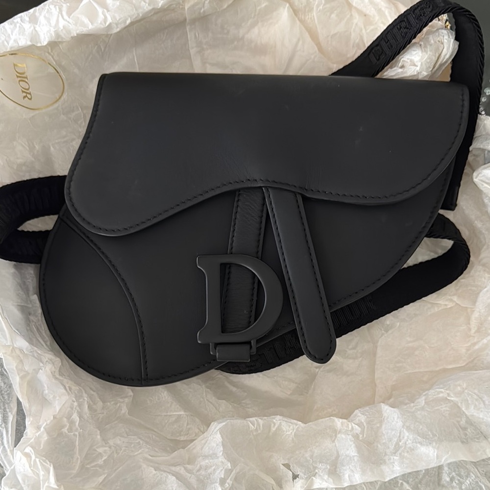 Dior Black Crossbody Bag with Saddle Shape and Adjustable Strap - Picture 2 of 7